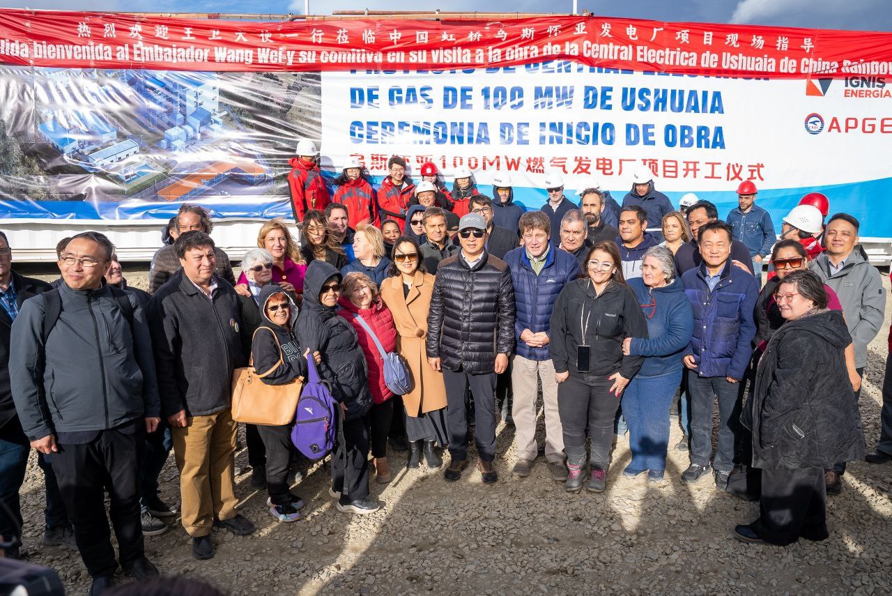 VISITA OFICIAL: EL GOBERNADOR MELELLA RECORRIÓ JUNTO AL EMBAJADOR DE CHINA Y SU COMITIVA LA OBRA DE LA NUEVA USINA EN USHUAIA